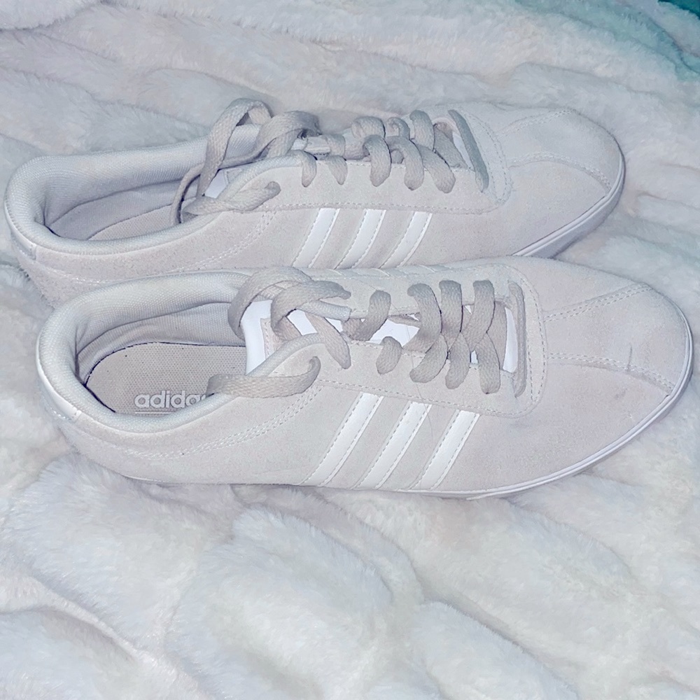 women’s vintage adidas size 9.5